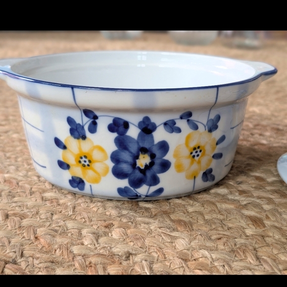 Stoneware Floral Multicolor Blue Yellow White Casserole Dish With Lid - Picture 8 of 9
